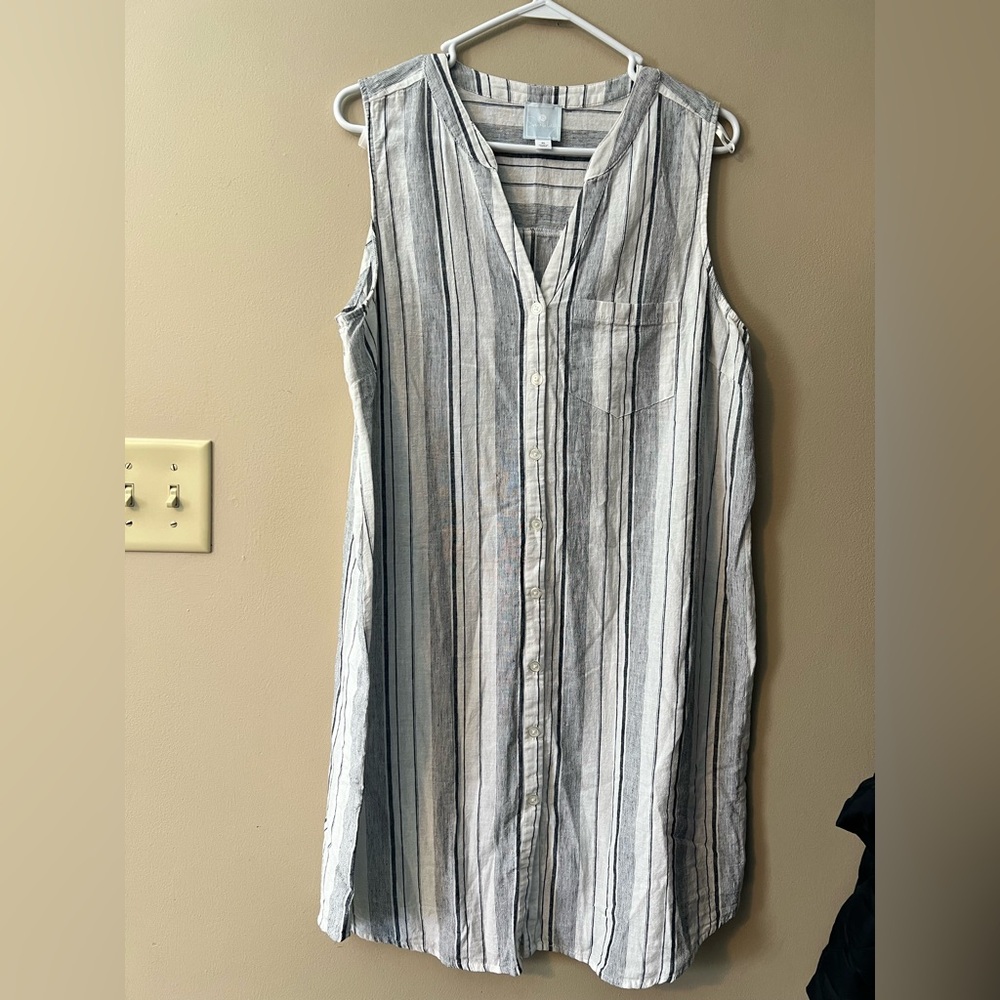 Sleeveless Striped Button-Front Dress in White and Gray